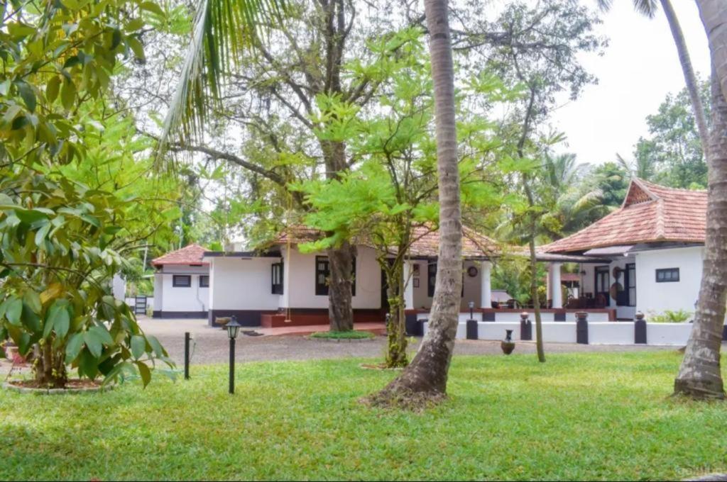 Brookside Heritage Homestay Kumarakom Eksteriør billede