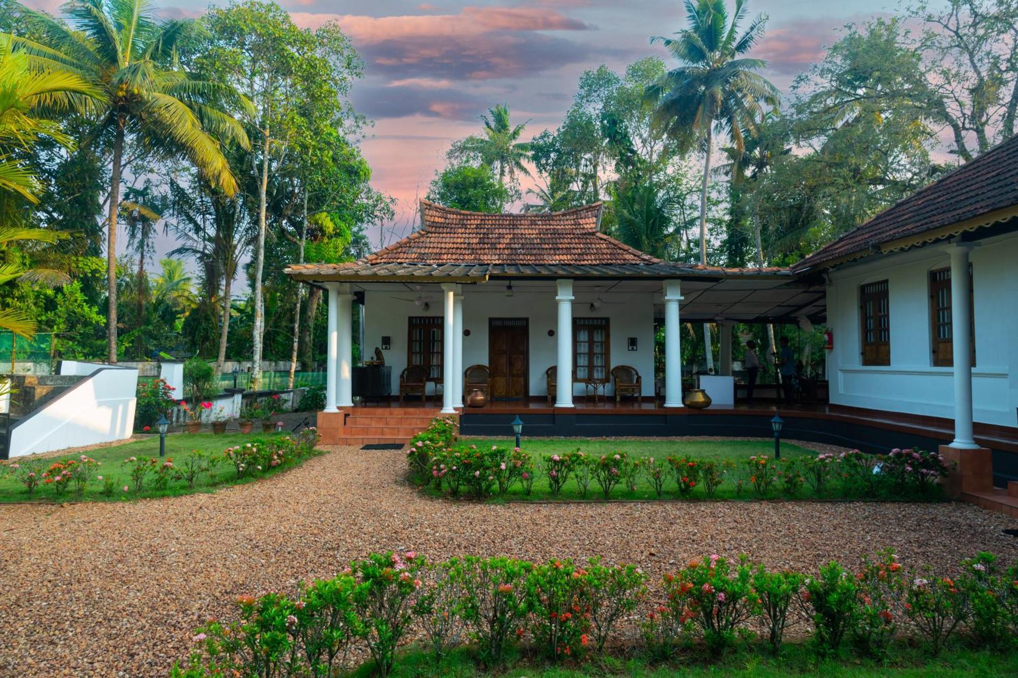 Brookside Heritage Homestay Kumarakom Eksteriør billede
