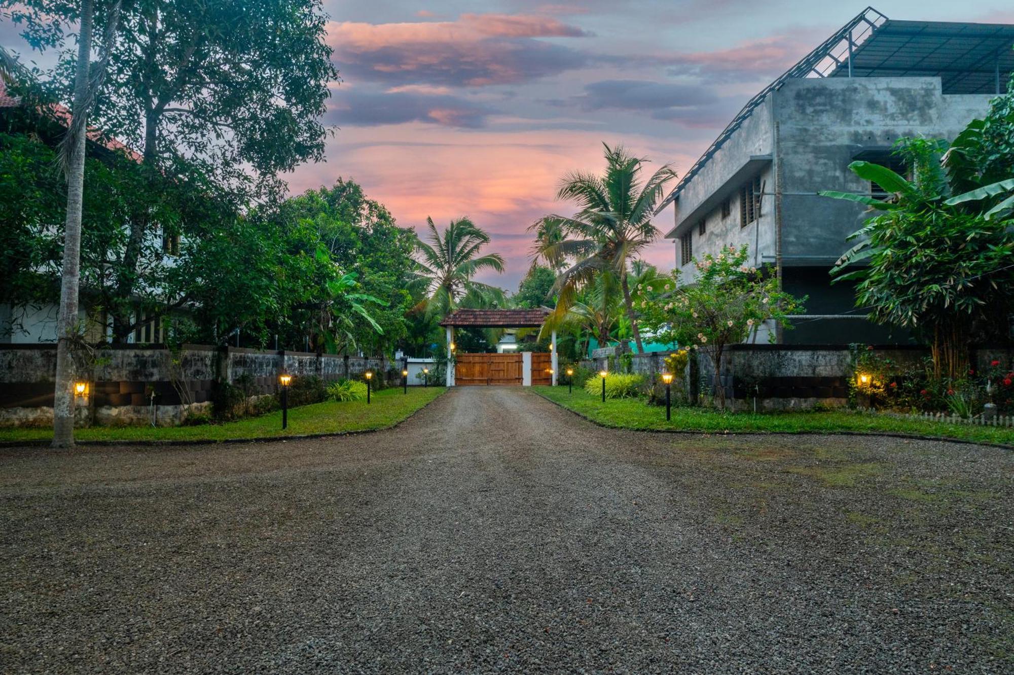 Brookside Heritage Homestay Kumarakom Eksteriør billede