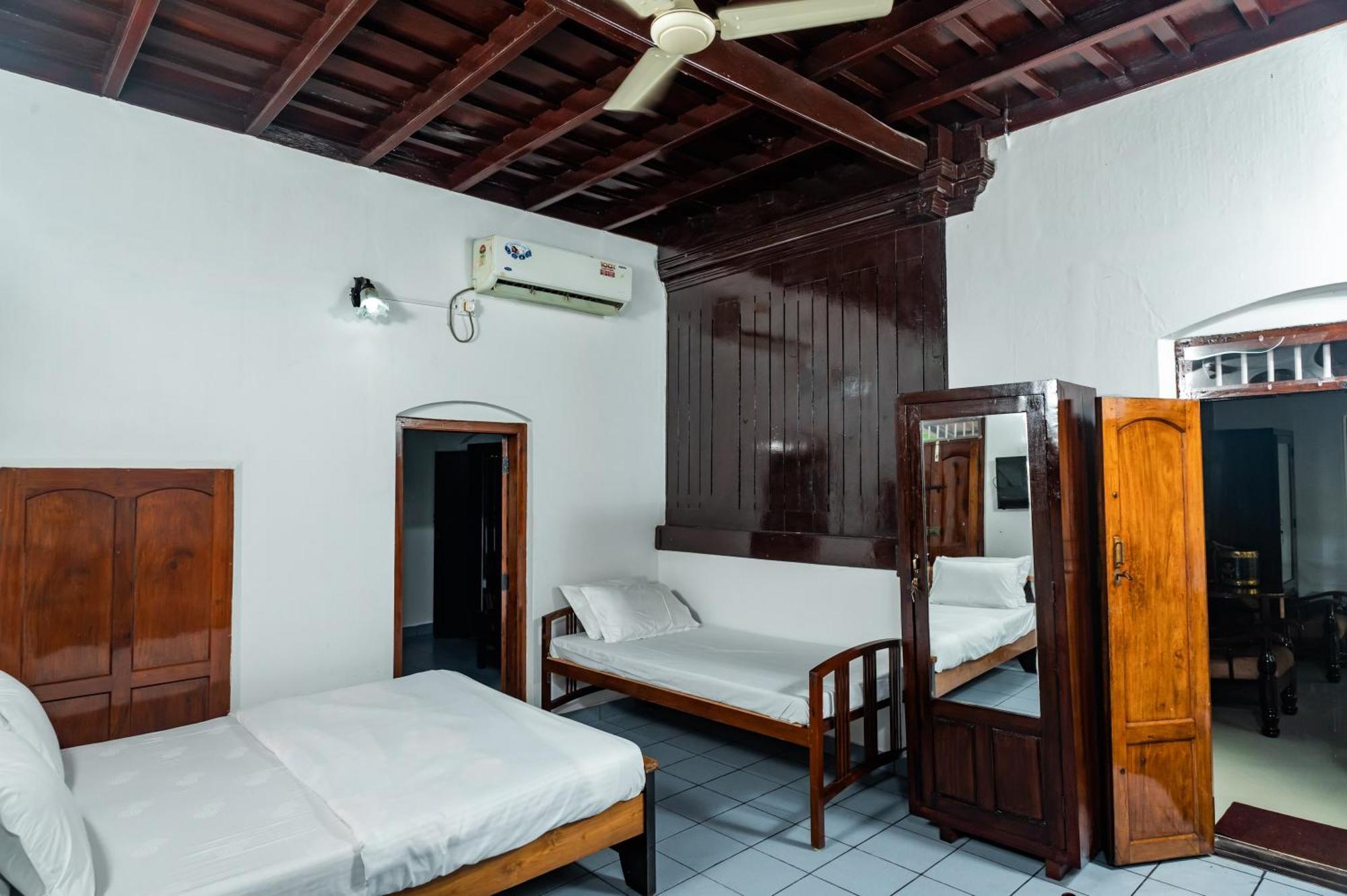 Brookside Heritage Homestay Kumarakom Eksteriør billede