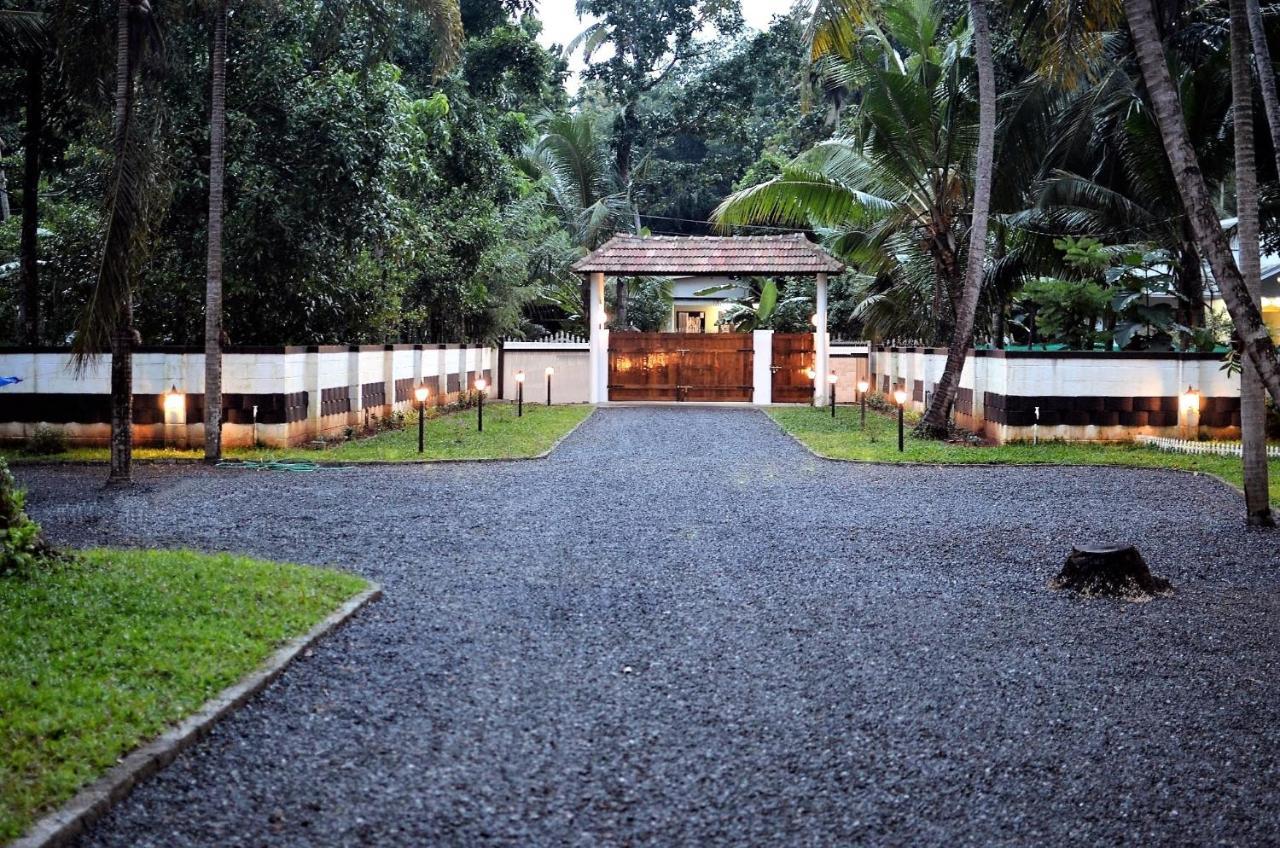 Brookside Heritage Homestay Kumarakom Eksteriør billede